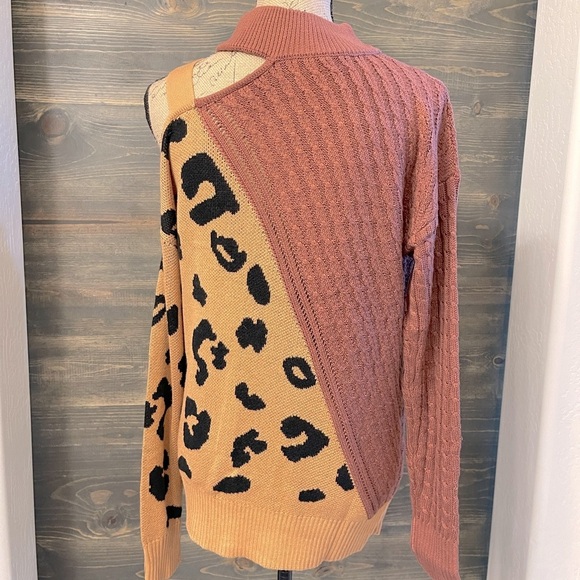 New Boho Leopard Print Sweater Womens Size Medium Mocha Brown Cold Shoulder Top - Picture 6 of 13